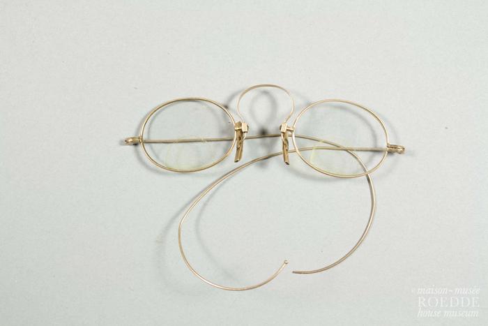 Spectacles, bi-focal